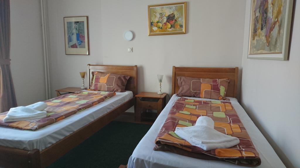 Hostel Bimbo Skopje Exterior photo