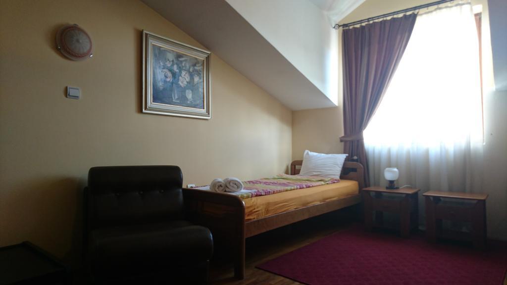 Hostel Bimbo Skopje Exterior photo